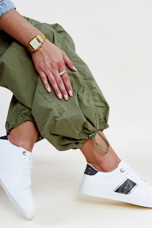 Schwarz-weiße Sneakers mit...