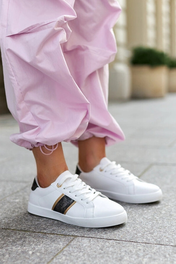 Weiße Sneakers mit dekorativem Riemen Grada