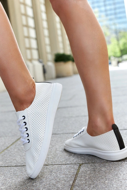 Weiße durchbrochene Katinka-Sneaker