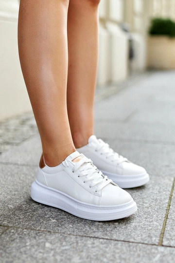 Weiße Sneaker mit dicker...