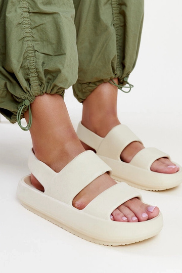Sandalen Attiana Beige