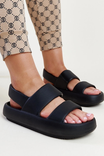 Schwarze Sandalen von Attiana