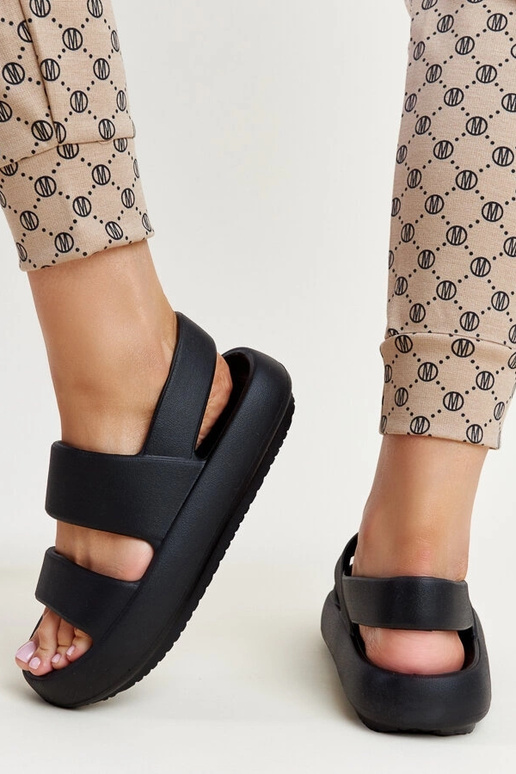 Schwarze Sandalen von Attiana