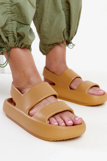 Attiana Braune Sandalen