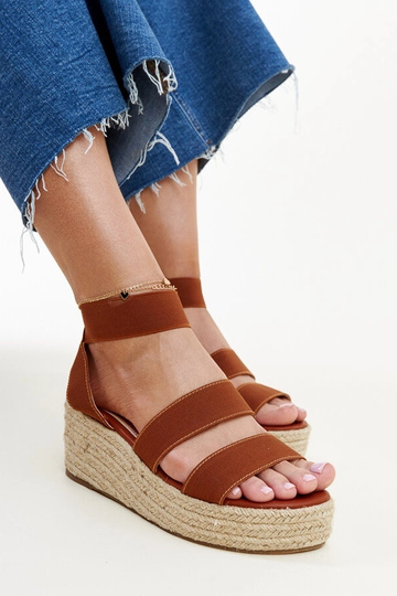 Braune Minna-Keilsandalen 2