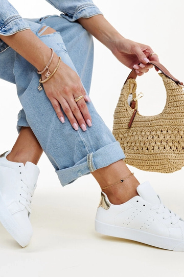 Weiße und goldene Sneaker... 2