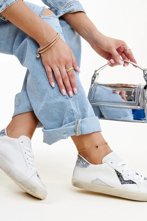 Weiße Sneakers mit „Used-Look“ Gombola