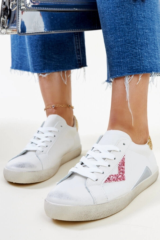 Weiße Sneaker mit „Worn“-Effekt von...