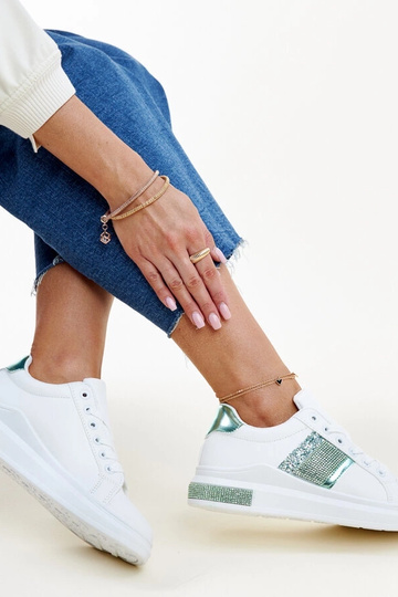 Weiße und grüne Sneakers... 2