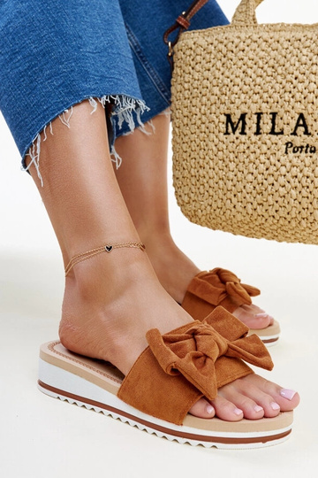 Mikhailas braune Flip-Flops mit niedrigem Absatz 2