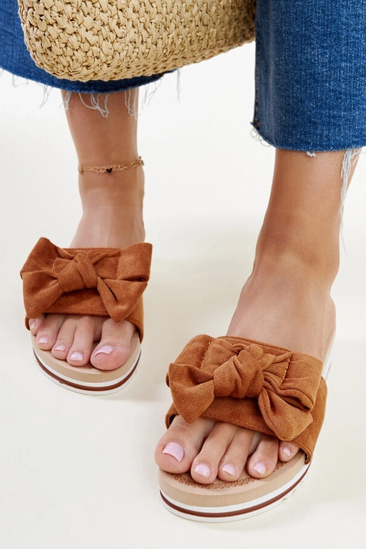 Mikhailas braune Flip-Flops mit...