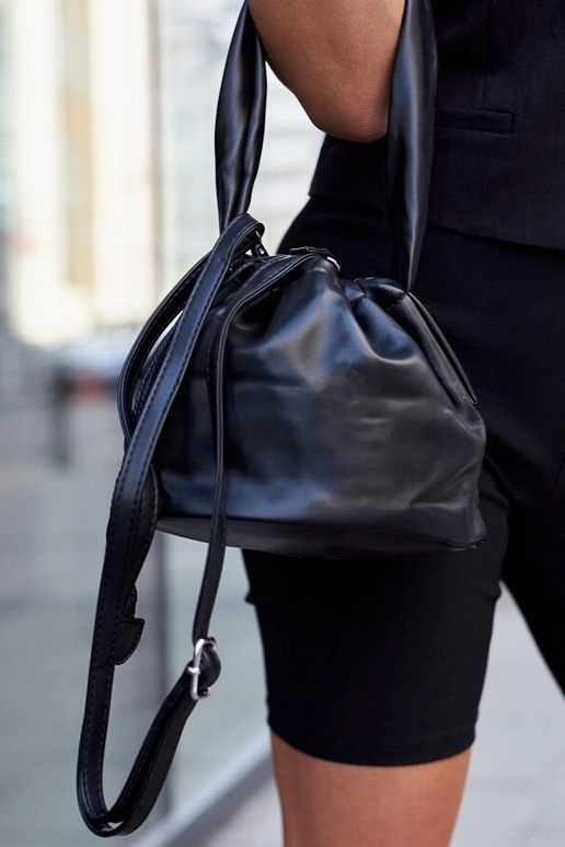 Schwarze kleine Tasche Typ "Tasche"... Schwarze kleine Tasche Typ "Tasche"...