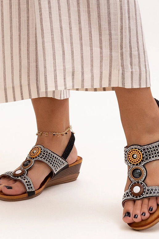 Glänzende Sandalen mit niedrigem...