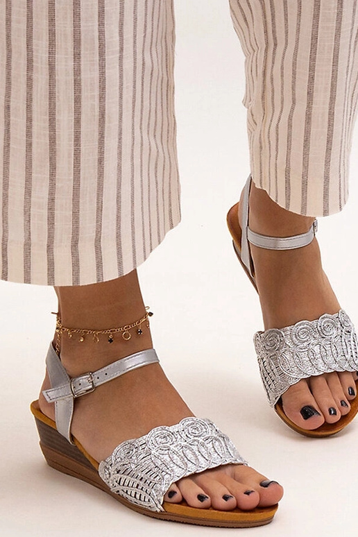 Bestickte Sandalen mit niedrigem...