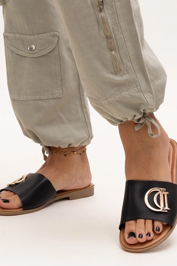 Schwarze Pantoletten mit...