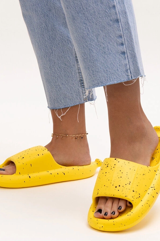 Gelbe Flip-Flops mit breitem Riemen...