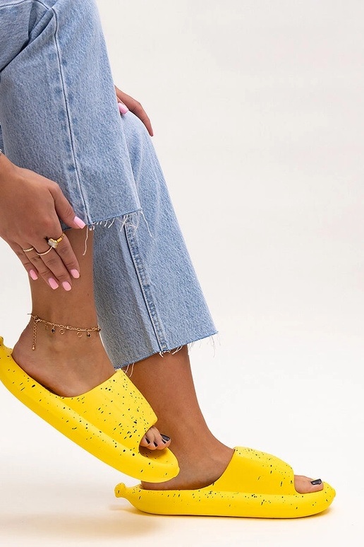 Gelbe Flip-Flops mit breitem Riemen...
