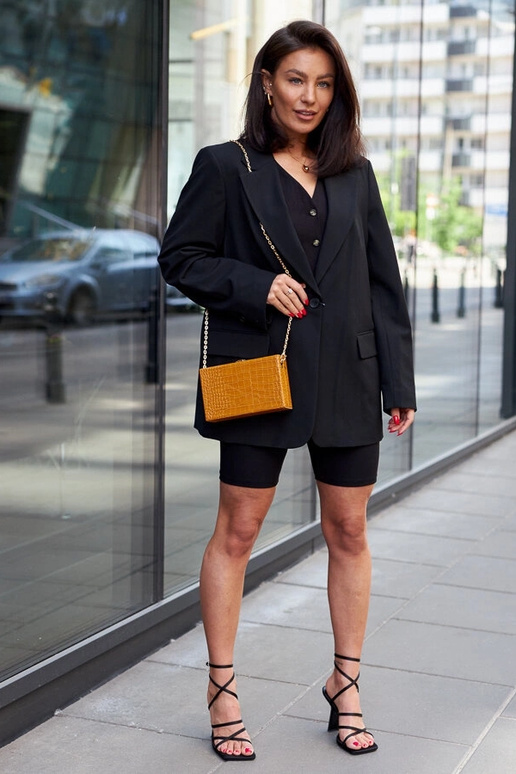 Gelbe „Trunk“-Tasche an einer Kette... Gelbe „Trunk“-Tasche an einer Kette...