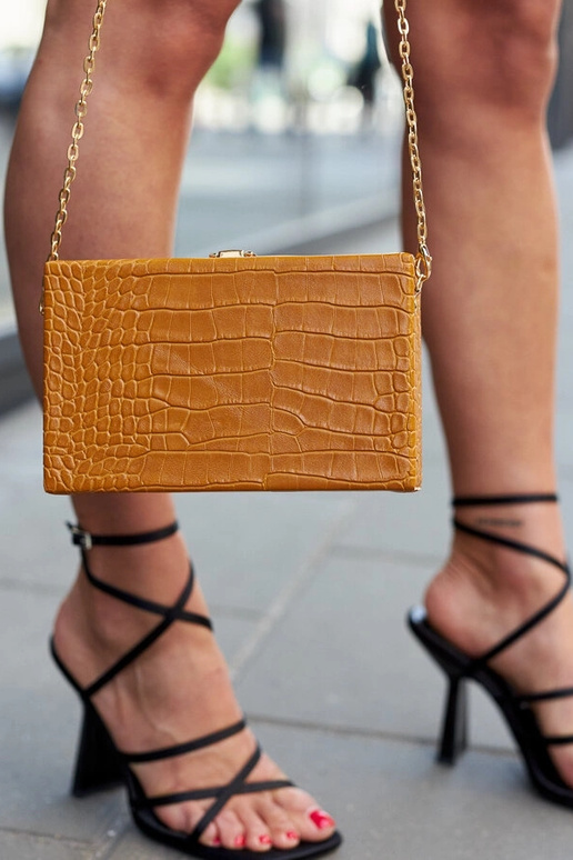 Gelbe „Trunk“-Tasche an einer Kette... Gelbe „Trunk“-Tasche an einer Kette...