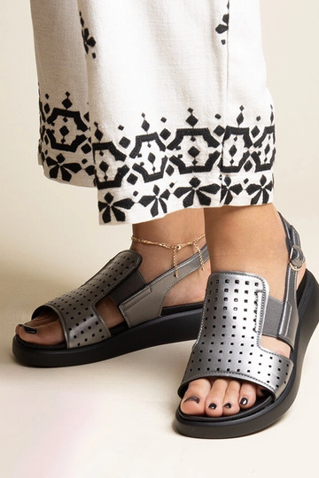 Graphitfarbene Sandalen mit... 2