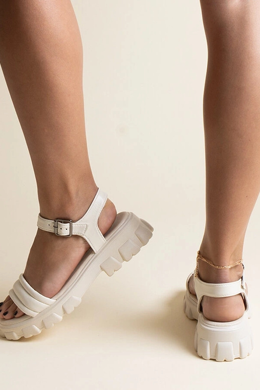 Beige Sandalen mit massiver Sohle Meredi