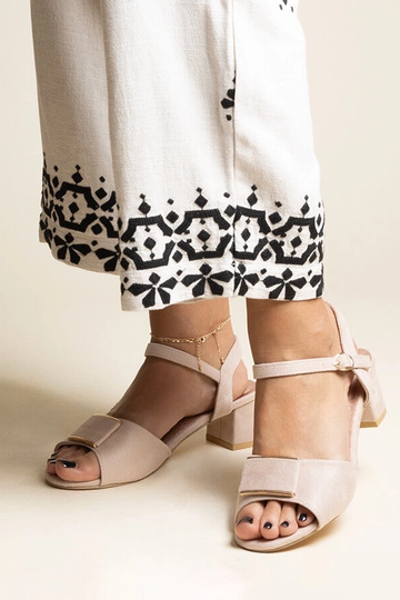 Beige Sandalen mit niedrigem Absatz Frederica