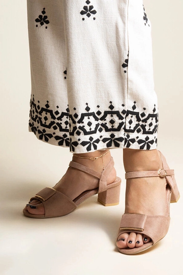 Dunkelbeige Sandalen mit niedrigem Absatz Frederica