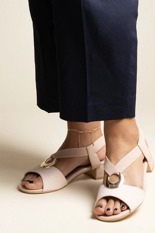 Beige Schlupfsandalen mit Blockabsatz...