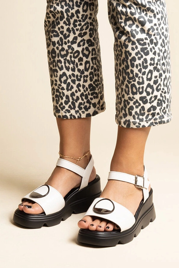 Weiße Keilsandalen „Maddison“ aus Kunstleder 2