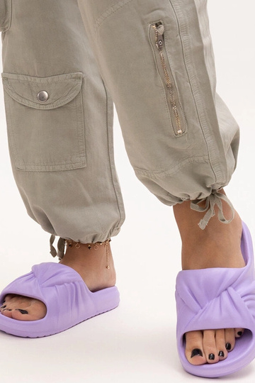 Lila Flip-Flops aus...