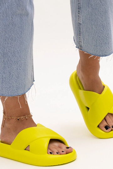 Flip-Flops „Manua“ aus grünem Schaumstoff