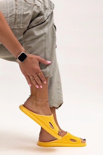 Gelbe Hausschuhe aus... 2