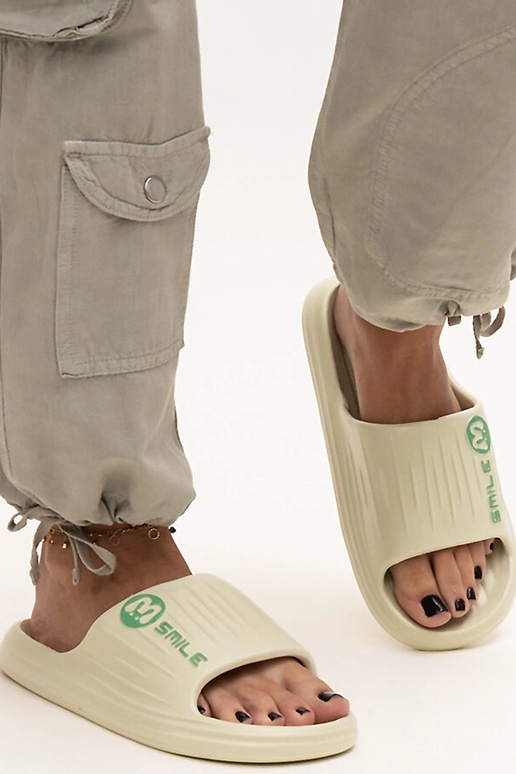 Flip-Flops aus grünem Labing-Schaum