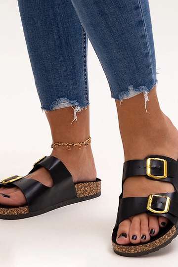 Schwarze Klapki auf...