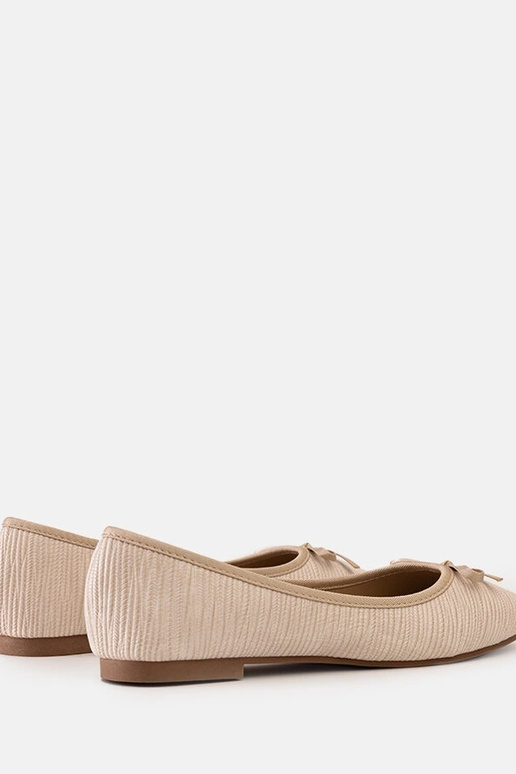 Beige Ballerinas mit Schleife und... Beige Ballerinas mit Schleife und...