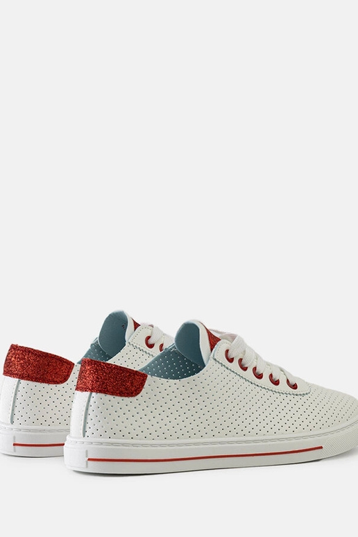 Weiße perforierte Damen-Sneaker zum...