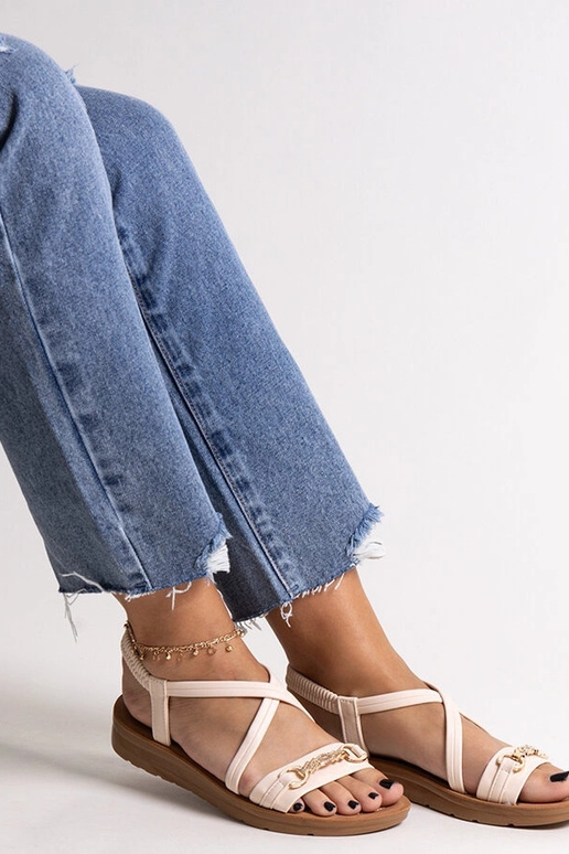 Beige Sandalen mit goldener Schnalle...