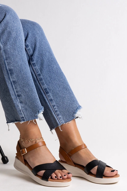 Schwarze und braune Hakima-Sandalen...