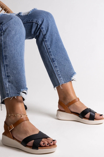 Schwarze und braune Hakima-Sandalen mit niedrigem Keilabsatz 2