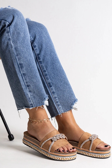 Braune Flip-Flops verziert mit Kamilian Zirkonen 2