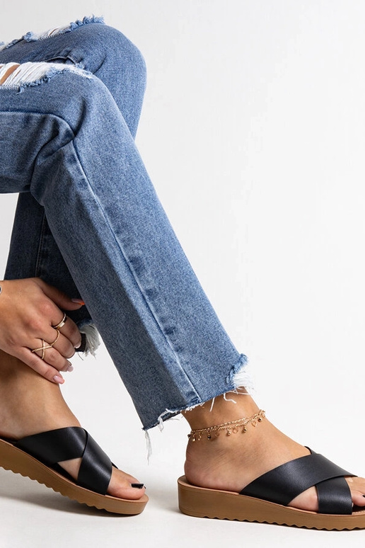 Schwarze Keilsandaletten aus...