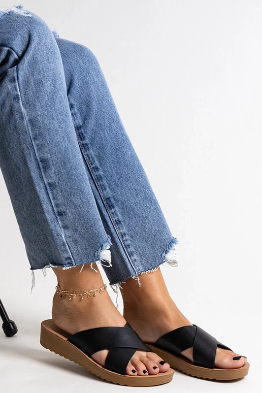 Schwarze Keilsandaletten aus...