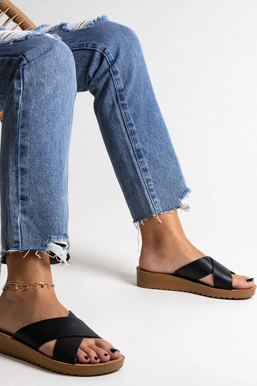 Schwarze Keilsandaletten aus...