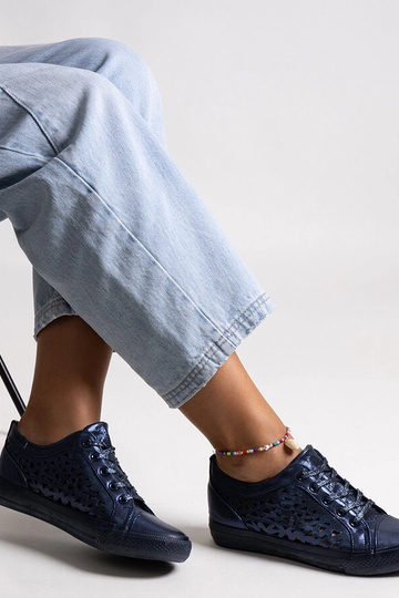 Marineblaue Safune-Sneakers mit Lochmuster 2
