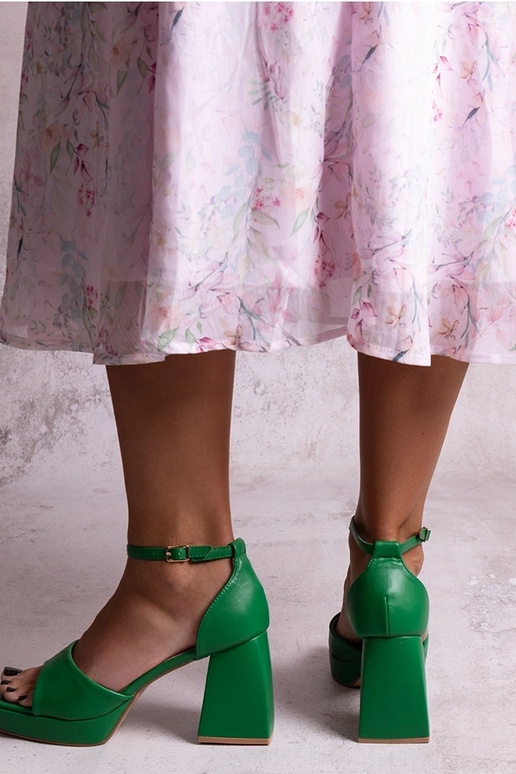 Grüne Sandalen mit Blockabsatz Vesna