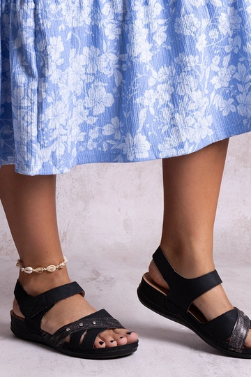 Schwarze Plateausandalen...