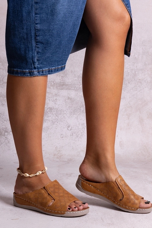 Marouna – Perforierte Pantoletten in...