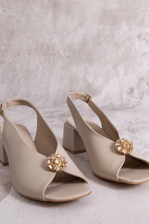 Beige Leder-Sandalen mit Blockabsatz...