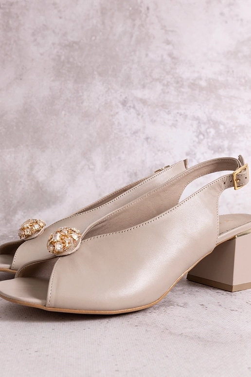 Beige Leder-Sandalen mit Blockabsatz...