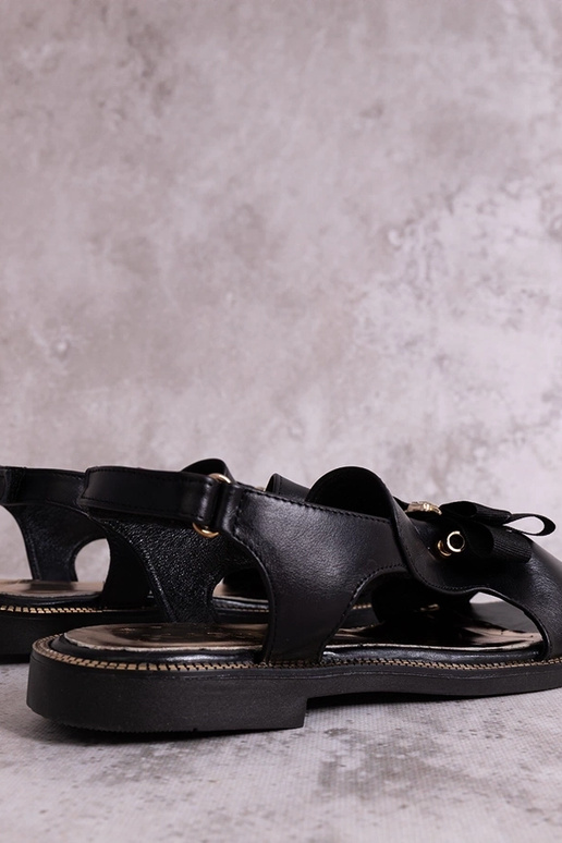 Schwarze Sandalen mit Schleife und...